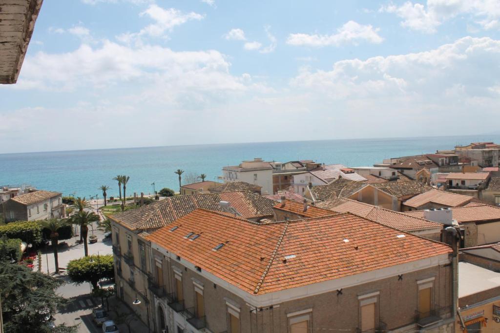 Hotel Mediterraneo Роччелла-Ионика Экстерьер фото