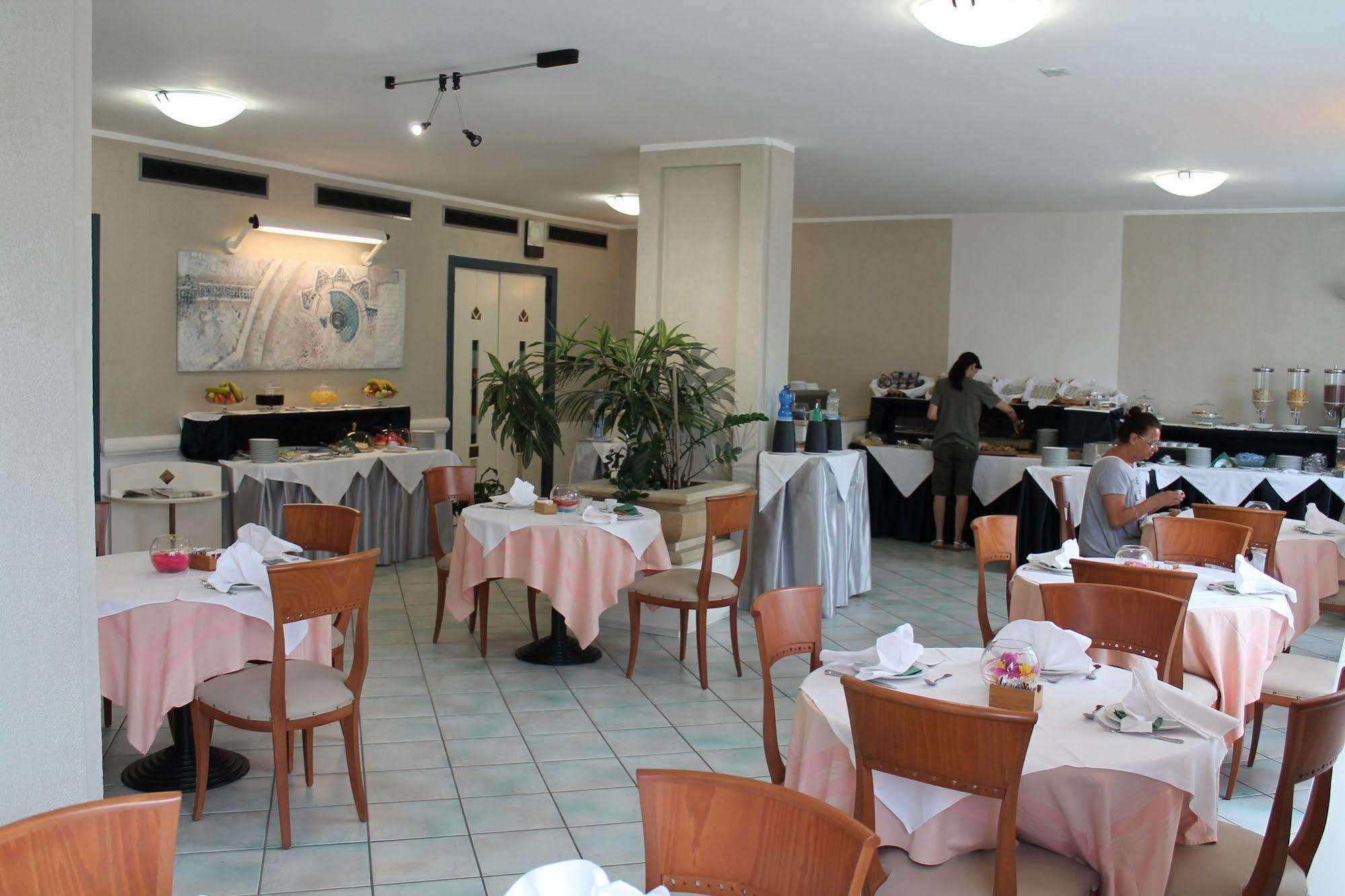 Hotel Mediterraneo Роччелла-Ионика Экстерьер фото
